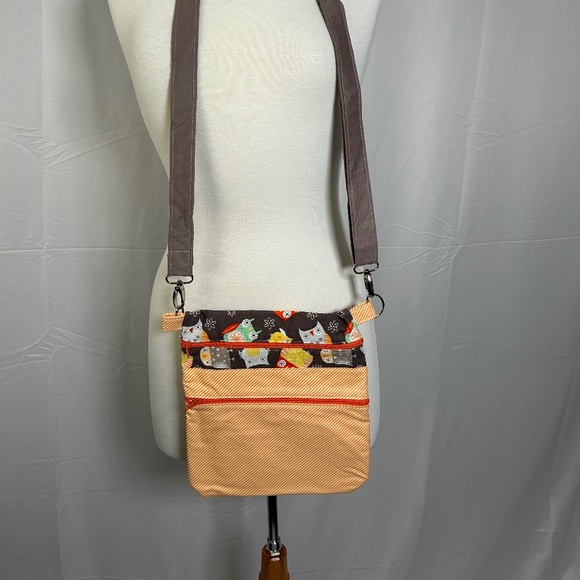 HAND-CRAFTED OWL PRINT CROSSBODY BAG - Picture 1 of 3